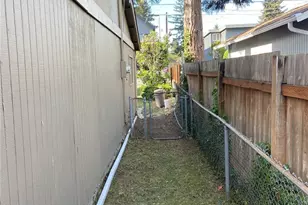 917 N 100th St, Seattle, WA 98133 - Photo 24