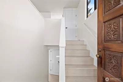 917 N 100th Street, Seattle, WA 98133 - Photo 6