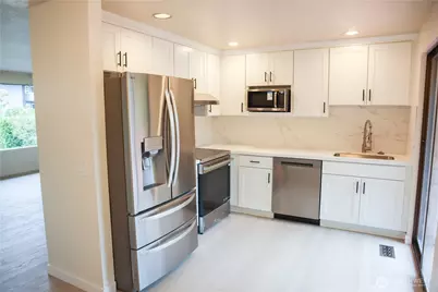 917 N 100th Street, Seattle, WA 98133 - Photo 8