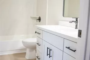 917 N 100th St, Seattle, WA 98133 - Photo 14