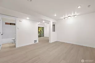 917 N 100th St, Seattle, WA 98133 - Photo 16