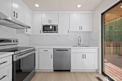 917 N 100th Street, Seattle, WA 98133 - Photo 14