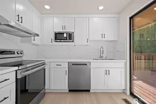 917 N 100th St, Seattle, WA 98133 - Photo 14