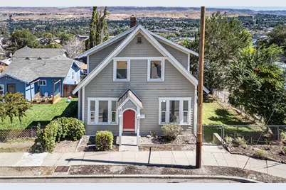 321 Malaga Avenue, Wenatchee, WA 98801 - Photo 2