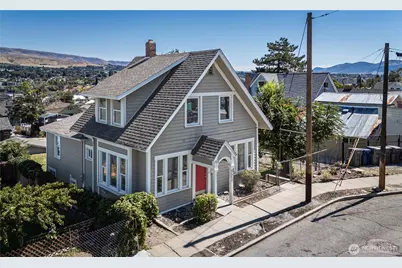 321 Malaga Avenue, Wenatchee, WA 98801 - Photo 1