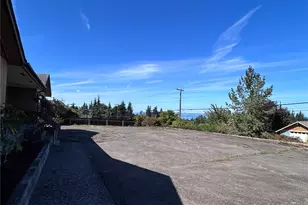 1716 E 3rd St, Port Angeles, WA 98362 - Photo 2