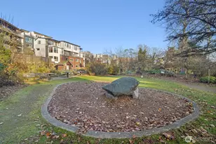 511 Howe St, Seattle, WA 98109 - Photo 32