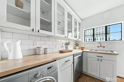 1106 NE 42nd Street #19, Seattle, WA 98105 - Photo 14