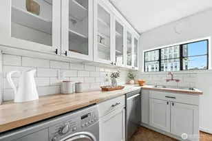 1106 NE 42nd St, Seattle, WA 98105 - Photo 14