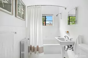 1106 NE 42nd St, Seattle, WA 98105 - Photo 20