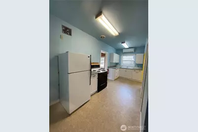 1052 Ballentine Street, Raymond, WA 98577 - Photo 8