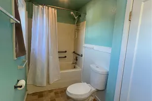 1052 Ballentine St, Raymond, WA 98577 - Photo 10