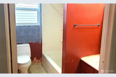 529 N 103rd Street, Seattle, WA 98133 - Photo 8