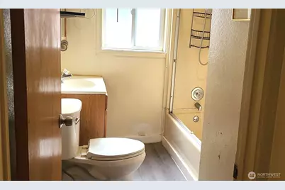 529 N 103rd Street, Seattle, WA 98133 - Photo 12