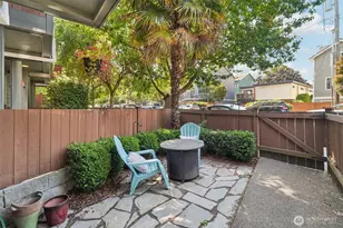 6562 5th Ave NE, Seattle, WA 98115 - Photo 2