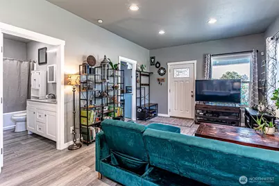 6827 S Thompson Avenue, Tacoma, WA 98408 - Photo 8