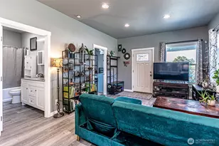 6827 S Thompson Ave, Tacoma, WA 98408 - Photo 8