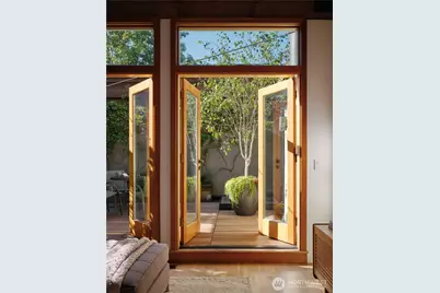 611 Post Avenue #7, Seattle, WA 98104 - Photo 2