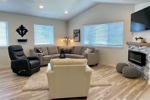 338 5 St SE, Puyallup, WA 98372 - Photo 6