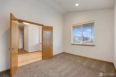 509 N Bluff  West Drive, Moses Lake, WA 98837 - Photo 10