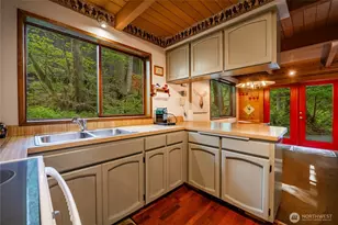7082 Olympus Way, Glacier, WA 98244 - Photo 12
