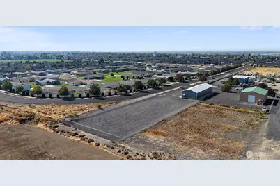 221 S Hamilton Road, Moses Lake, WA 98837 - Photo 18