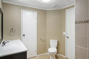 415 Lakeview Rd, Lynnwood, WA 98087 - Photo 24