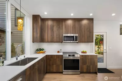 2665 51st Ave SW, Seattle, WA 98116 - Photo 4