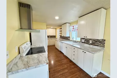 4374 Northgate Drive, Oak Harbor, WA 98277 - Photo 2