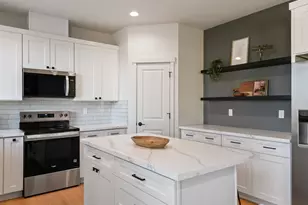 429 Legion Dr, Everett, WA 98201 - Photo 8