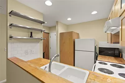 211 Summit Avenue E #N108, Seattle, WA 98102 - Photo 2
