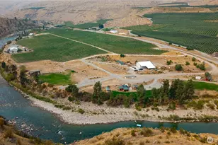 385 Hwy 153, Pateros, WA 98846 - Photo 1