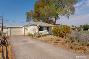 147 E St SE, Ephrata, WA 98823 - Photo 2
