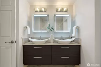 10047 Main Street #305, Bellevue, WA 98004 - Photo 18