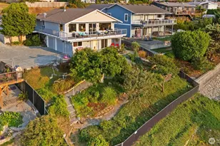 688 Gladstone Dr, Camano Island, WA 98282 - Photo 2