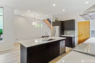 2325 N 122nd St, Seattle, WA 98133 - Photo 8