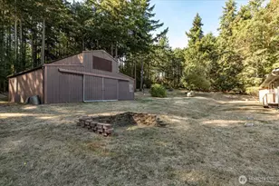 1085 Harrison St, Oak Harbor, WA 98277 - Photo 2