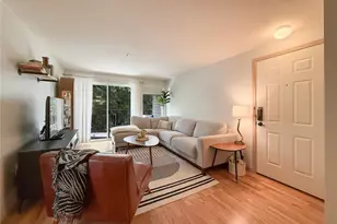 12050 15th Ave NE, Seattle, WA 98125 - Photo 2