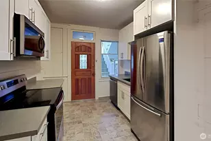 914 N 40th St, Seattle, WA 98103 - Photo 2