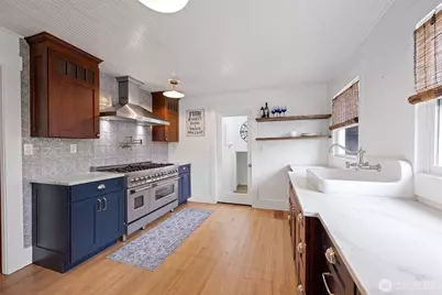 4202 L Place, Seaview, WA 98641 - Photo 4