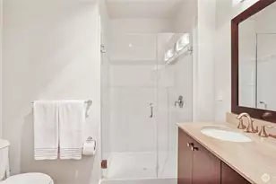 699 John St, Seattle, WA 98109 - Photo 18