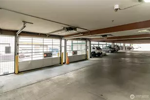 17 W Mercer St, Seattle, WA 98119 - Photo 32