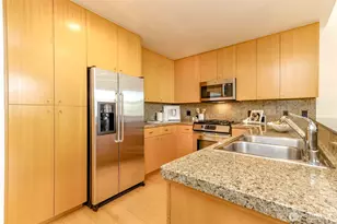 17 W Mercer St, Seattle, WA 98119 - Photo 8