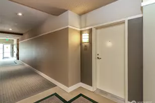 17 W Mercer St, Seattle, WA 98119 - Photo 4