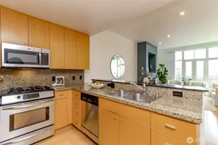 17 W Mercer St, Seattle, WA 98119 - Photo 8