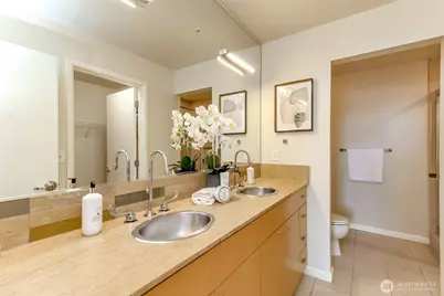 17 W Mercer Street #301, Seattle, WA 98119 - Photo 26