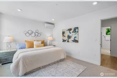 6562 Ravenna Avenue NE, Seattle, WA 98115 - Photo 18