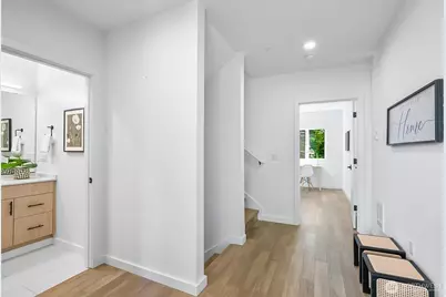 6562 Ravenna Avenue NE, Seattle, WA 98115 - Photo 2