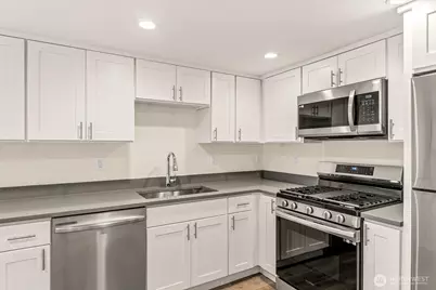 9251 Ashworth Avenue N, Seattle, WA 98103 - Photo 4