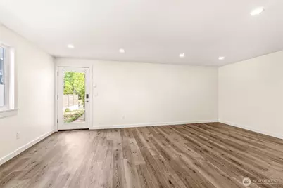 9251 Ashworth Avenue N, Seattle, WA 98103 - Photo 32